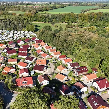 Feriendorf Suedstrand Haus 13 Дом отдыха *